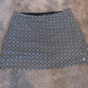 TRANQUILITY BLACK AND WHITE SKORT